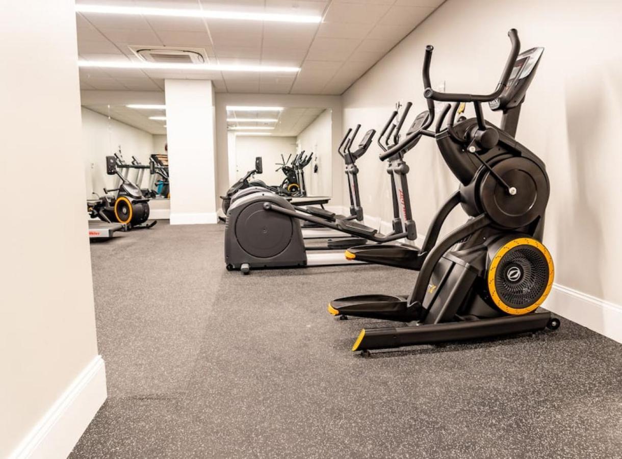 Apartment Hostwise - The Washington At Chatham - Free Parking, Private Gym, More! *